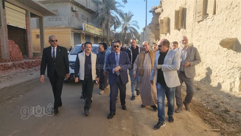 يفتتح اللواء خالد