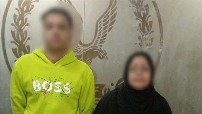 سيدة ونجلها يعتديان