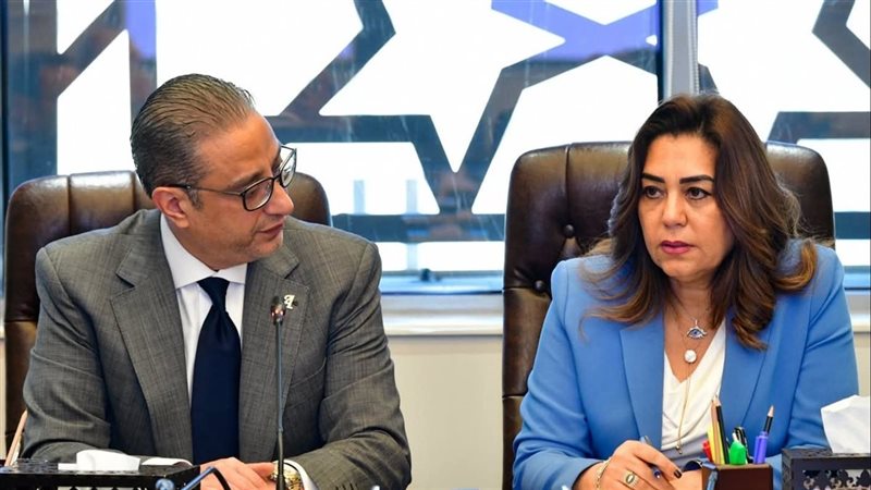 وزيرة البيئة ومحافظ