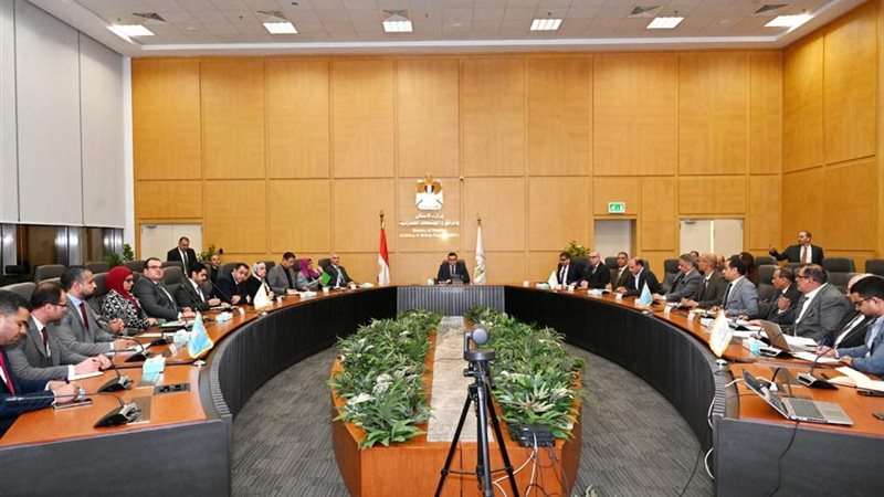 اجتماع المهندس شريف