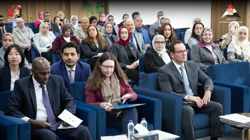 معلومات الوزراء يناقش