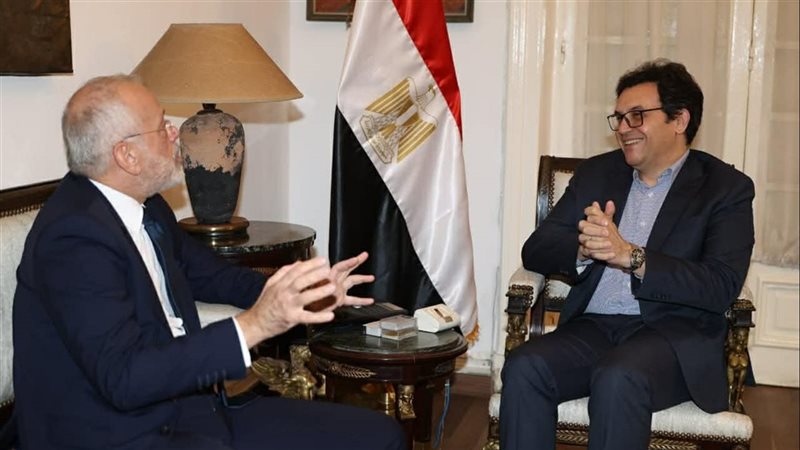 وزير الثقافة يبحث