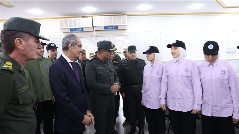 وزير الاتصالات ومدير