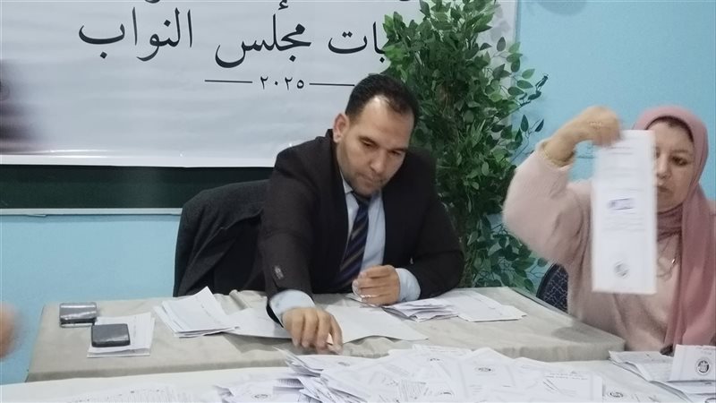 بدء فرز الأصوات بمدرسة
