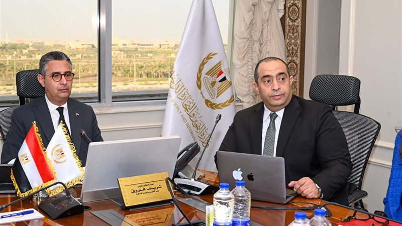 وزير التموين خلال