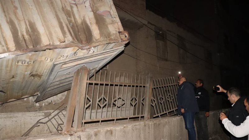 متابعة حادث حاويات