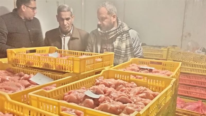 ضبط 3 أطنان فراخ