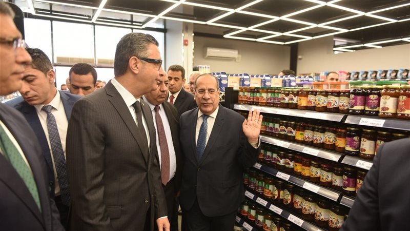 وزير التموين خلال