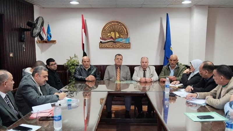 اجتماع بين قيادات
