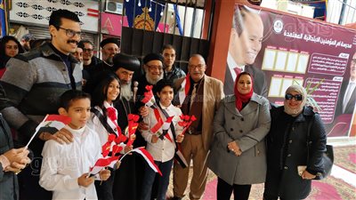 مطران بورسعيد يدلي بصوته في جولة الإعادة بانتخابات مجلس النواب (صور)