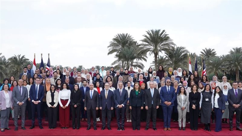 وزير الاتصالات خلال
