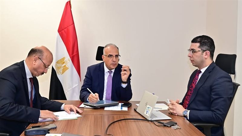 اجتماع وزير الري