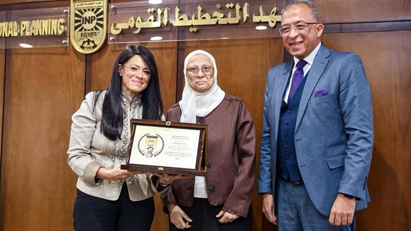 المشاط والعربي يكرمان
