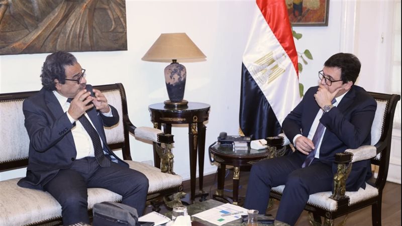 وزير الثقافة مع فريد