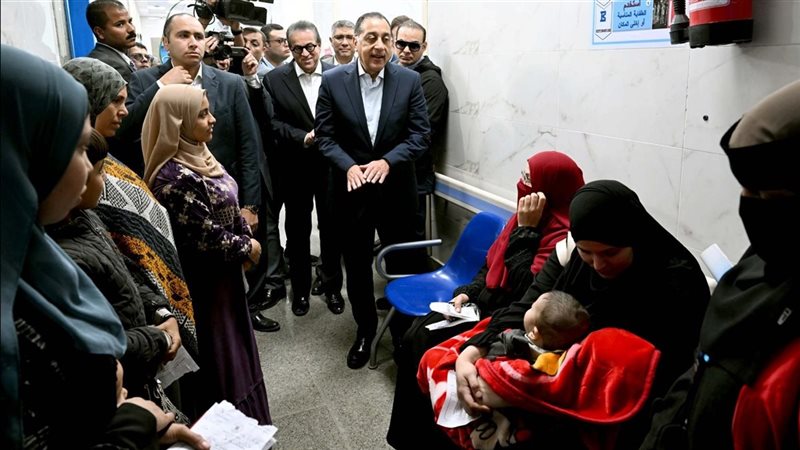رئيس الوزراء يستمع