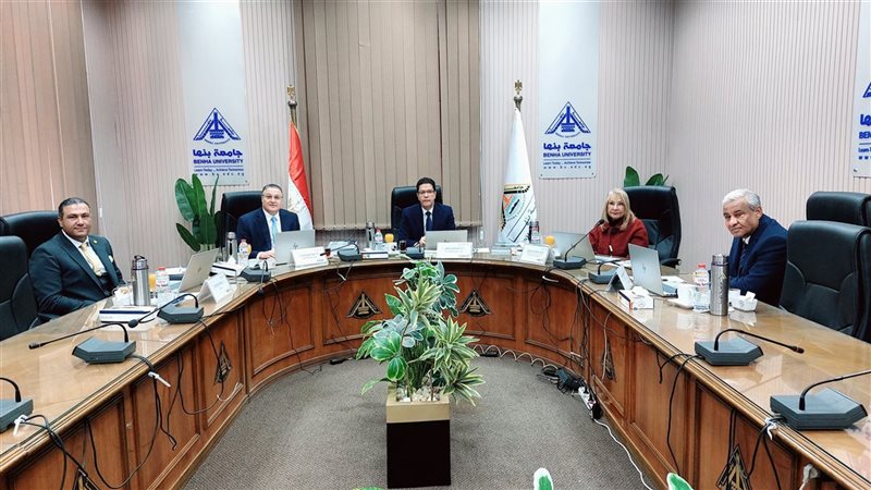 اجتماع رئيس جامعة