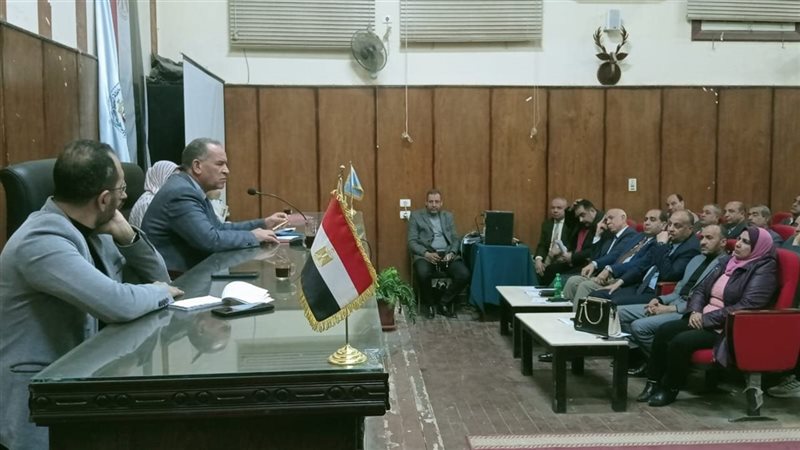 تعليم أسيوط يناقش