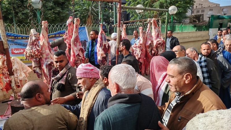 إقبال كبير على منافذ