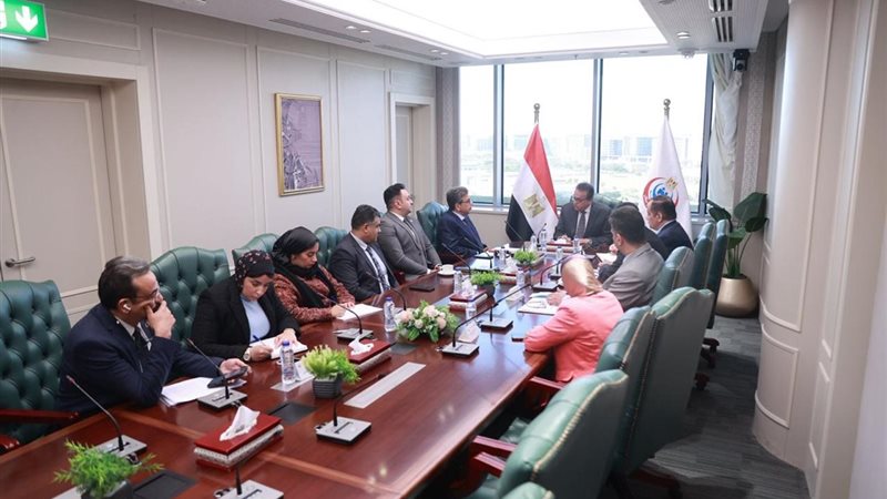 اجتماع وزير الصحة