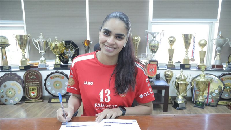 الأهلي يتعاقد مع