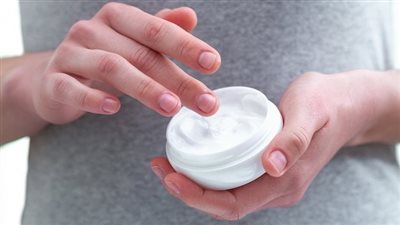 اصنعيها بنفسك، كريمات طبيعية لليدين المتشققتين بسبب البرد