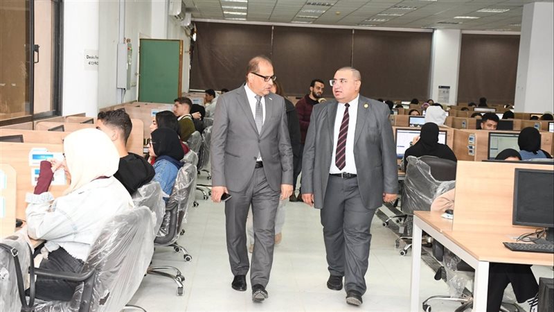 جانب من متابعة الامتحانات،