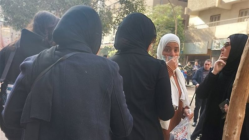 وصول والدة السباح
