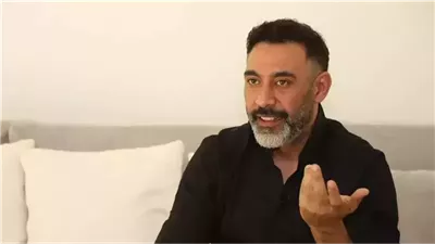 أديته حياتي كلها، عمرو مصطفى يبكي على الهواء بسبب عمرو دياب (فيديو)