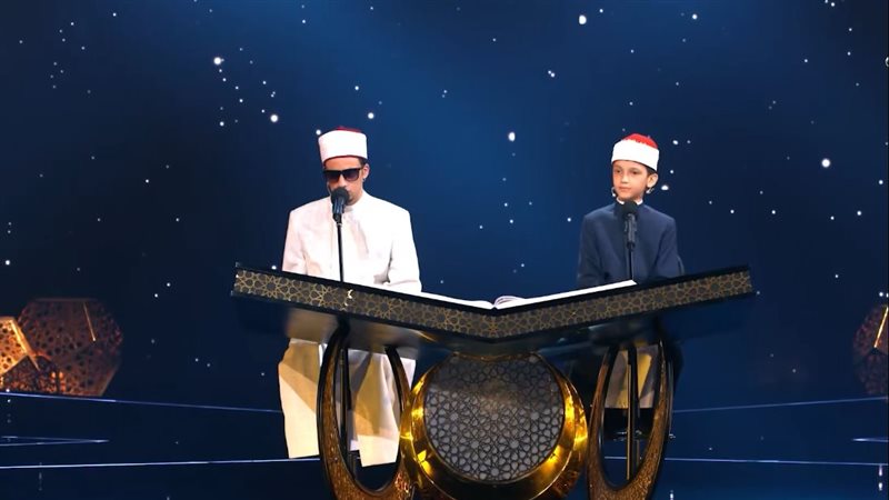  الطفل عمر علي أمام