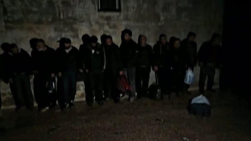 القبض على 12 شخصًا