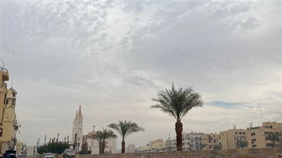 سحب متوسطة على سماء الأقصر بسبب سوء الأحوال الجوية | صور
