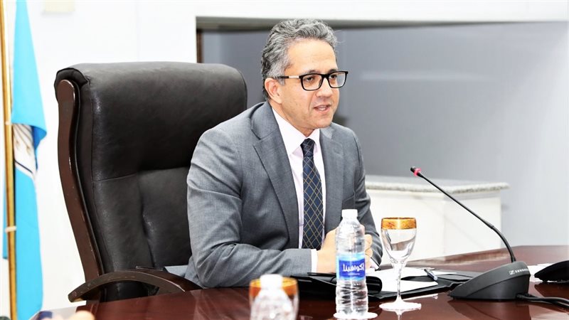 وزير السياحة والآثار