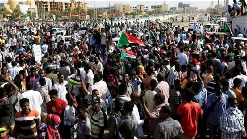 متظاهرون في السودان