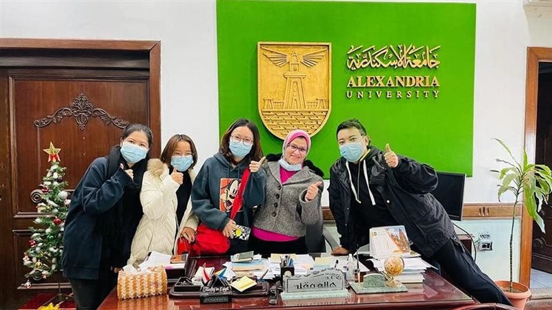 الجامعة تستقبل الطلاب