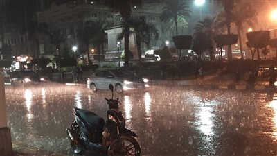 هطول أمطار غزيرة على مناطق غرب الإسكندرية