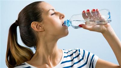  أضرار شرب كمية قليلة من الماء بين الإفطار والسحور