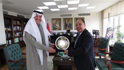 وزير المالية: حريصون على توفير بيئة محفزة وجاذبة للاستثمارات المحلية والأجنبية