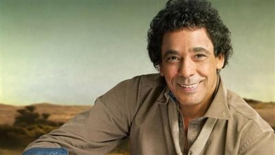 تفاصيل ظهور محمد منير الأول بعد إجراء جراحة بقدمه اليسرى