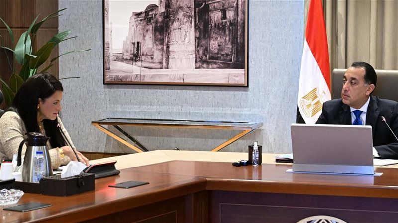 رئيس الوزراء يلتقي