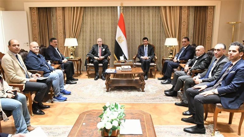 أشرف صبحي يناقش خطة