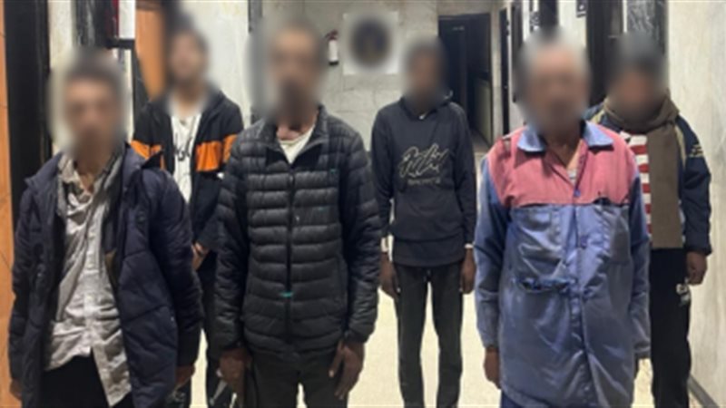 ضبط 7 رجال و4 سيدات