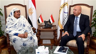 وزير الصناعة يبحث مع نظيرته السودانية سبل تعزيز التعاون المشترك