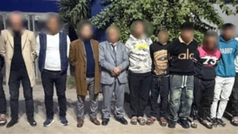 القبض على 12 شخصا