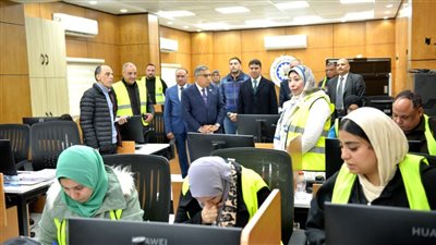 محافظ الدقهلية يتابع حالة النظافة ورفع الإشغالات من داخل الشبكة الوطنية للطوارئ 