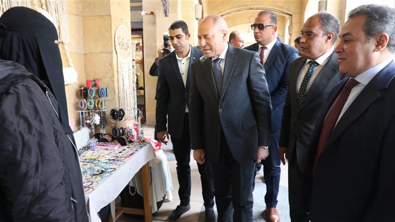 محافظ القاهرة خلال