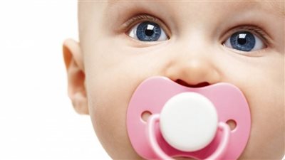 السكاتة للطفل الرضيع، تعرفي على فوائدها وأضرارها الصحية 