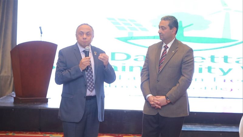 د. عمرو زكريا خلال