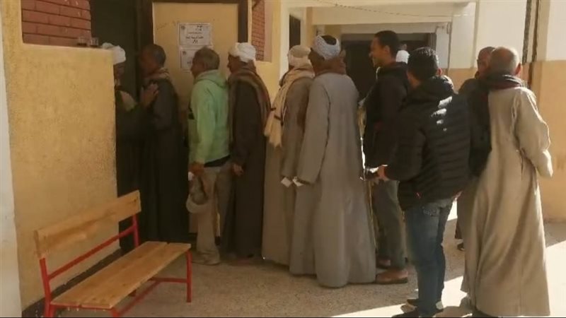 إقبال متوسط، فيتو