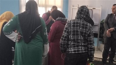 السيدات وكبار السن يتصدرون المشهد الانتخابي بلجنة مدرسة الرحمانية بجولة الإعادة في الإسكندرية