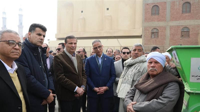وزير الزراعة يوزرع